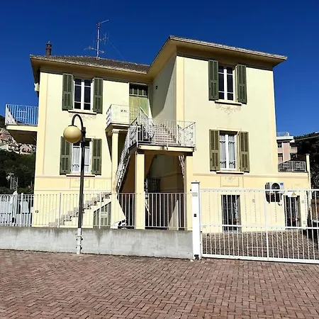Appartement Trilocale Con Parcheggio - Pietra Ligure